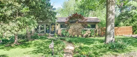 842 Louwen Dr, Ladue, MO 63124