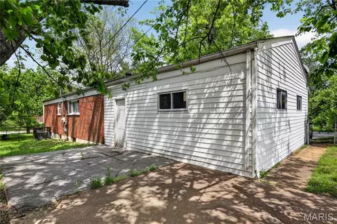 10535 Trask Dr, Saint Louis, MO 63136