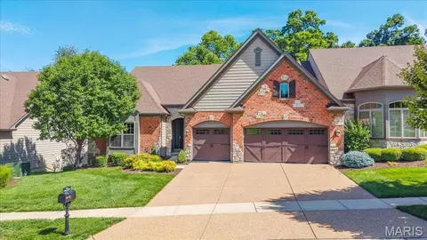14623 Kendall Ridge Dr, Chesterfield, MO 63017