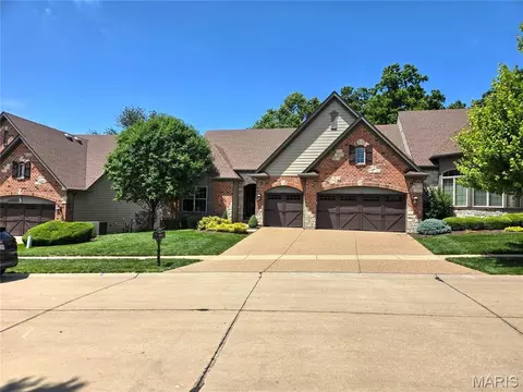 14623 Kendall Ridge Dr, Chesterfield, MO 63017