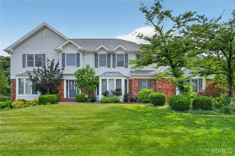 1841 Winter Run Ct, Chesterfield, MO 63017