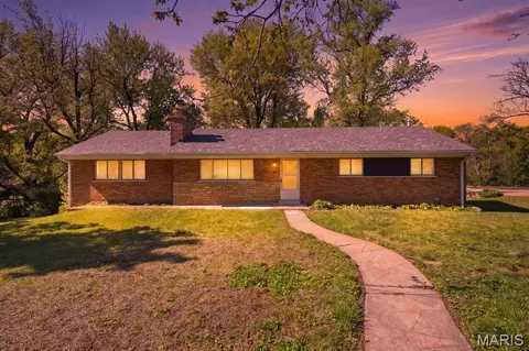 46 Green Acres Rd, Saint Louis, MO 63137