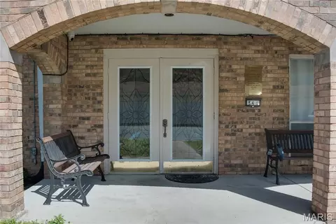942 Guelbreth Ln #301, Creve Coeur, MO 63141