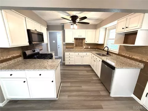 Kitchen - 5268 State Route 156, Waterloo, IL 62298 photo 3 of 3