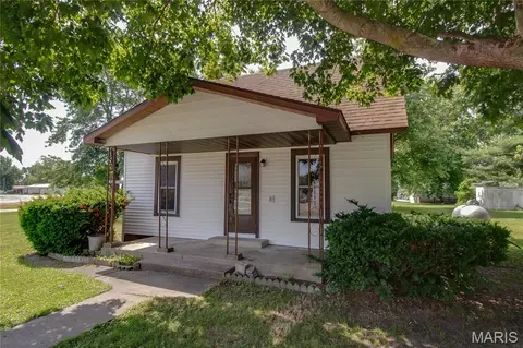 Exterior - 334 E Malone St, Palmyra, IL 62674 photo 1 of 13