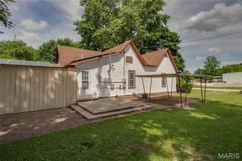 Exterior - 334 E Malone St, Palmyra, IL 62674 photo 4 of 13