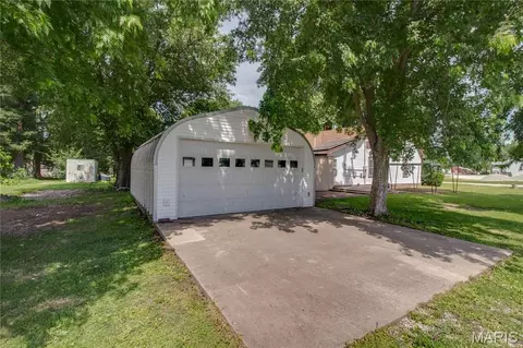 Exterior - 334 E Malone St, Palmyra, IL 62674 photo 7 of 13