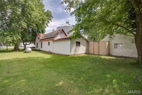 Exterior - 334 E Malone St, Palmyra, IL 62674 photo 11 of 13