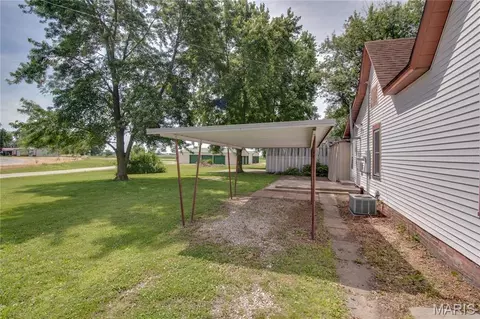 Exterior - 334 E Malone St, Palmyra, IL 62674 photo 3 of 13