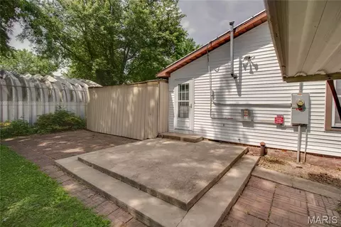 Exterior - 334 E Malone St, Palmyra, IL 62674 photo 5 of 13