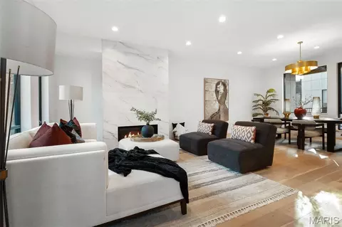 215 N Sarah St #8, Saint Louis, MO 63108