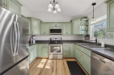 Kitchen - 20990 Hideaway Ln, Saint Robert, MO 65584 photo 2 of 4