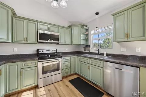 Kitchen - 20990 Hideaway Ln, Saint Robert, MO 65584 photo 3 of 4