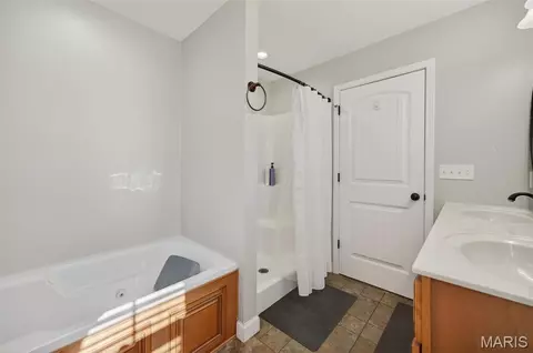 Bath - 20990 Hideaway Ln, Saint Robert, MO 65584 photo 2 of 3