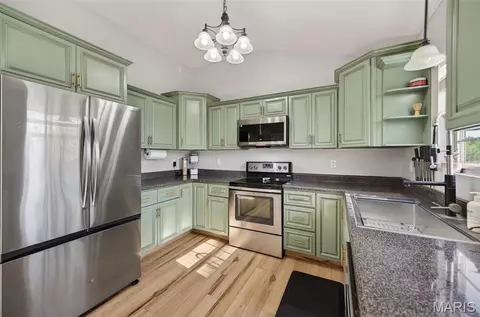 Kitchen - 20990 Hideaway Ln, Saint Robert, MO 65584 photo 1 of 4