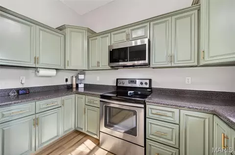 Kitchen - 20990 Hideaway Ln, Saint Robert, MO 65584 photo 4 of 4