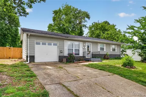 807 Estate Dr, O'fallon, IL 62269