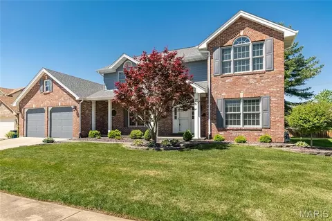 22 Huntington Pkwy, Saint Charles, MO 63301