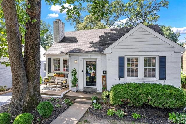 968 Nancy Carol Ln, Glendale, MO 63122