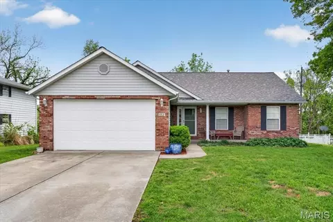 152 Gall Rd, Columbia, IL 62236