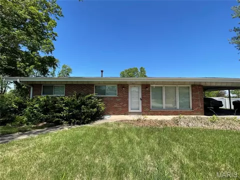 9411 Crockett Dr, Olivette, MO 63132