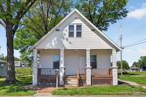 1651 Poplar St, Granite City, IL 62040