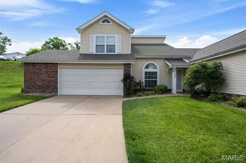 1328 Forest Creek Dr #1, St Peters, MO 63303
