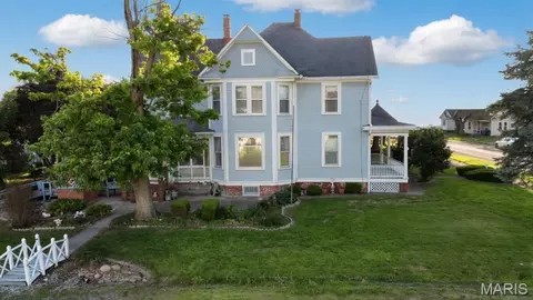 402 W Wall St, Worden, IL 62097
