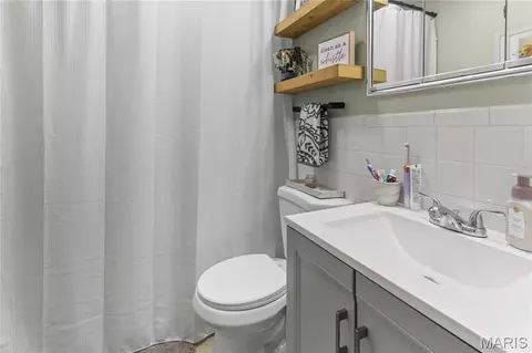 Bath - 3312 Eldon Dr, Imperial, MO 63052 photo 2 of 2