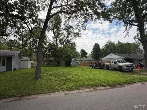 446 S 6th St, Caseyville, IL 62232