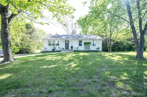 5715 Dove Lake Rd, Jefferson City, MO 65101