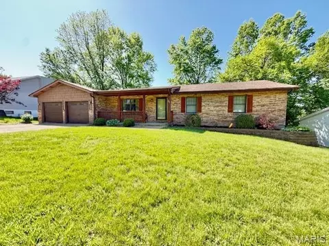51 Oxford Dr, Washington, MO 63090