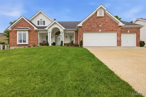 610 Dartmouth Crest Dr, Wildwood, MO 63011
