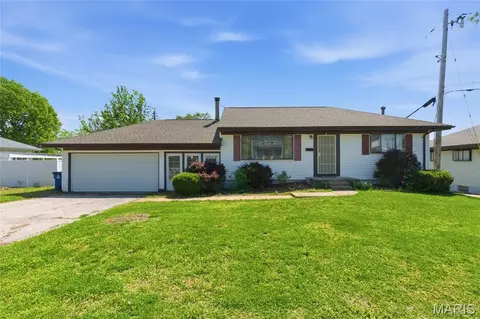 2430 Telegraph Rd, Saint Louis, MO 63125