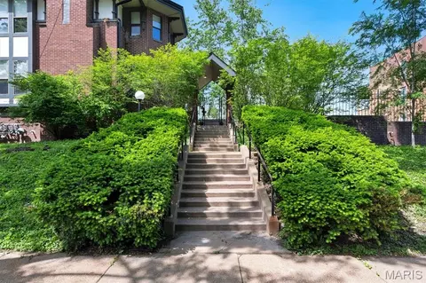 5381 Pershing Ave #102, Saint Louis, MO 63112