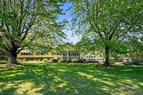 525 Highway Dd, Cuba, MO 65453