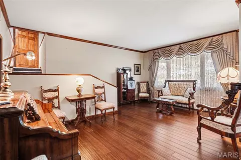 Living - 525 Highway Dd, Cuba, MO 65453 photo 1 of 2