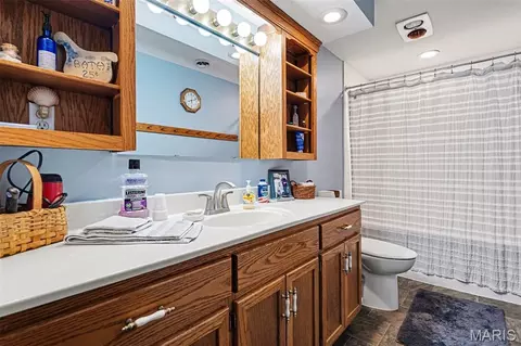 Bath - 525 Highway Dd, Cuba, MO 65453 photo 2 of 4