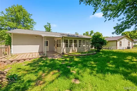 Exterior - 806 Pepper Ln, O'fallon, MO 63366 photo 7 of 9