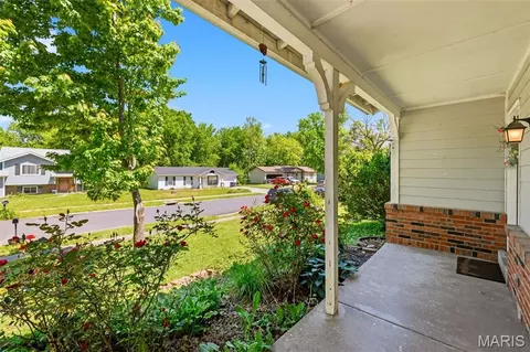 Exterior - 806 Pepper Ln, O'fallon, MO 63366 photo 3 of 9