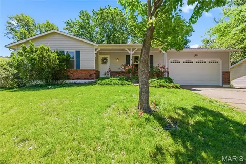 Exterior - 806 Pepper Ln, O'fallon, MO 63366 photo 1 of 9