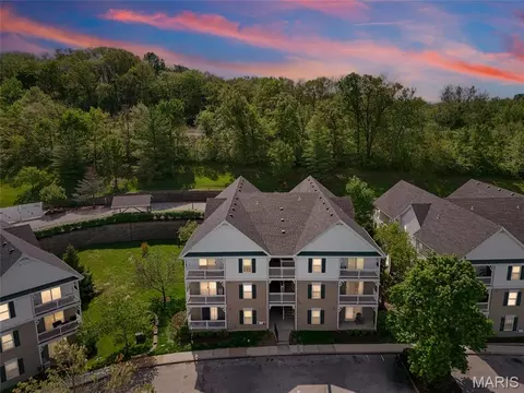 1133 Arbor Creek Dr #2B, Saint Louis, MO 63122