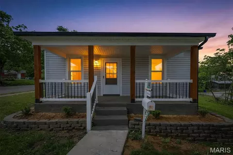 700 N 3rd St, De Soto, MO 63020