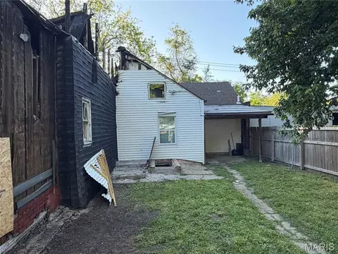 7135 Vermont Ave, Saint Louis, MO 63111