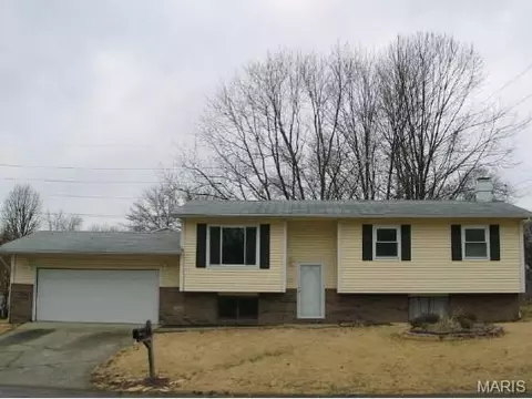 101 Longstreet Ct, Bethalto, IL 62010