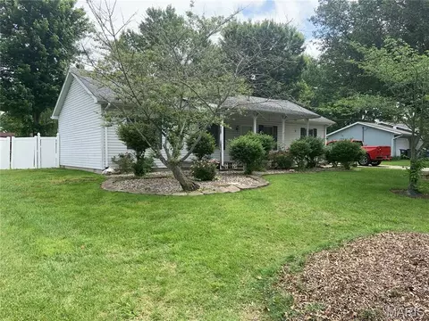 1115 Priscilla Ct, New Athens, IL 62264