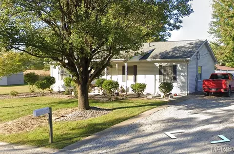 1115 Priscilla Ct, New Athens, IL 62264