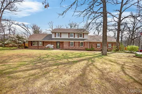 20200 NW Oakwood Dr, Lebanon, MO 65536