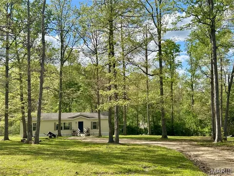 Exterior - 323 Shamrock Ln, Bourbon, MO 65441 photo 9 of 26