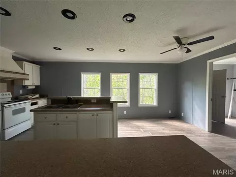 Living - 323 Shamrock Ln, Bourbon, MO 65441 photo 2 of 4